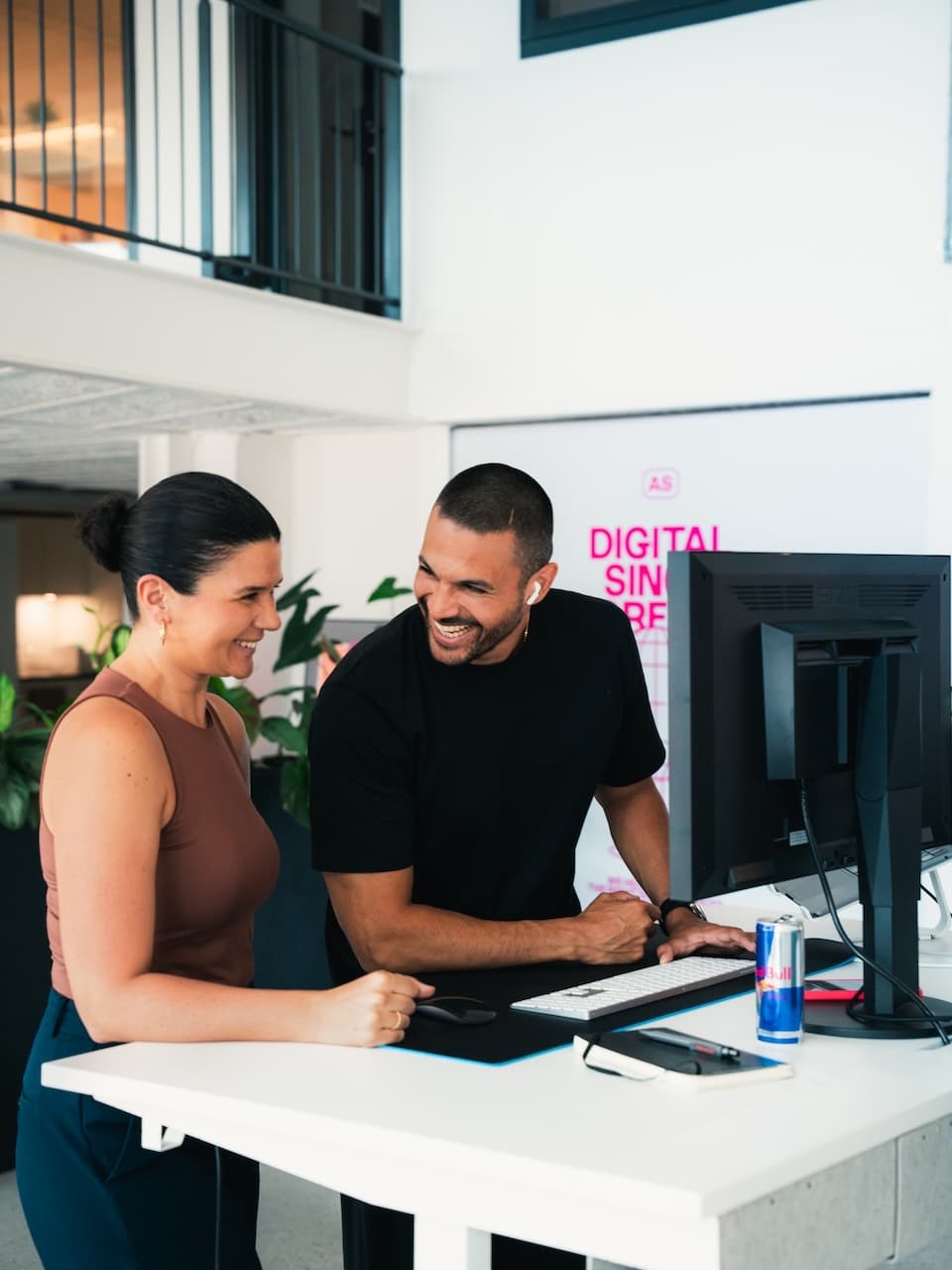 2 collègues en plein travail